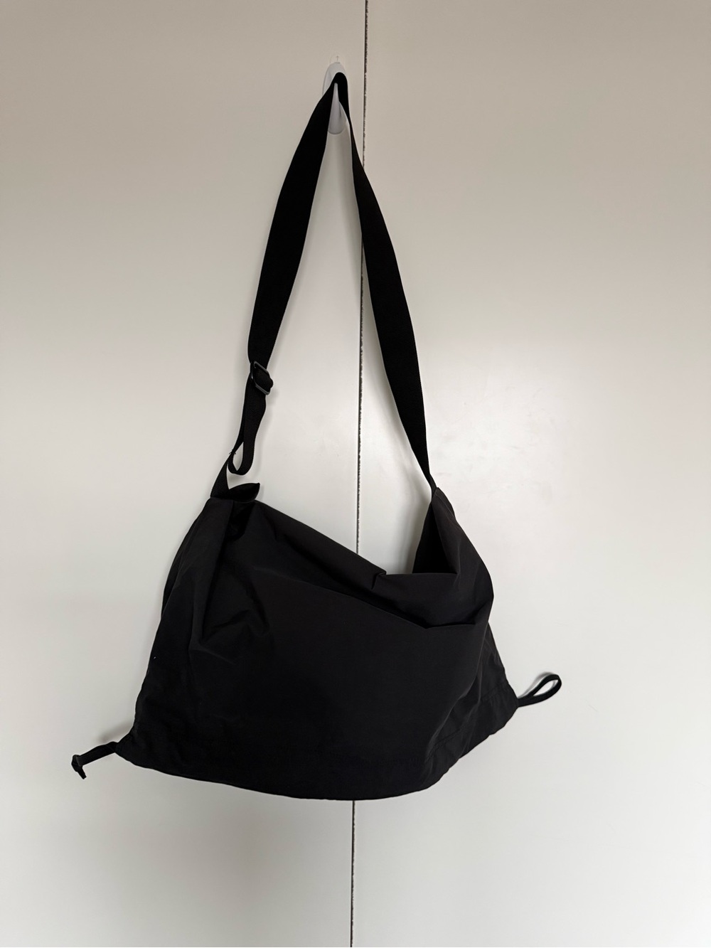 Uniqlo DRAWSTRING SHOULDER BAG, Color: Black, New W/O Tags, Never Worn - Picture 5 of 8